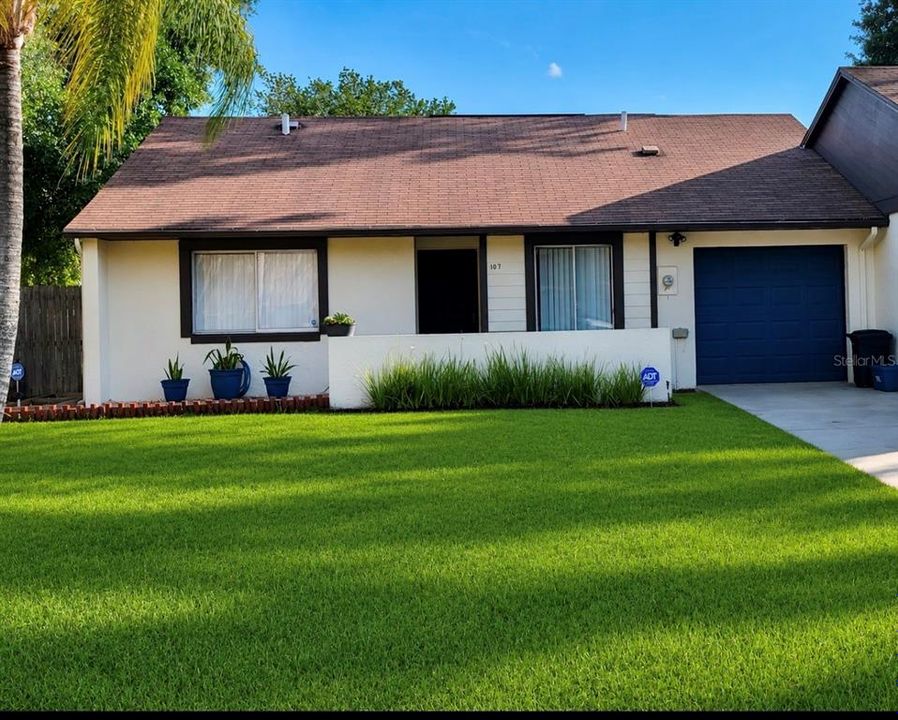 For Rent: $1,800 (2 beds, 2 baths, 1020 Square Feet)