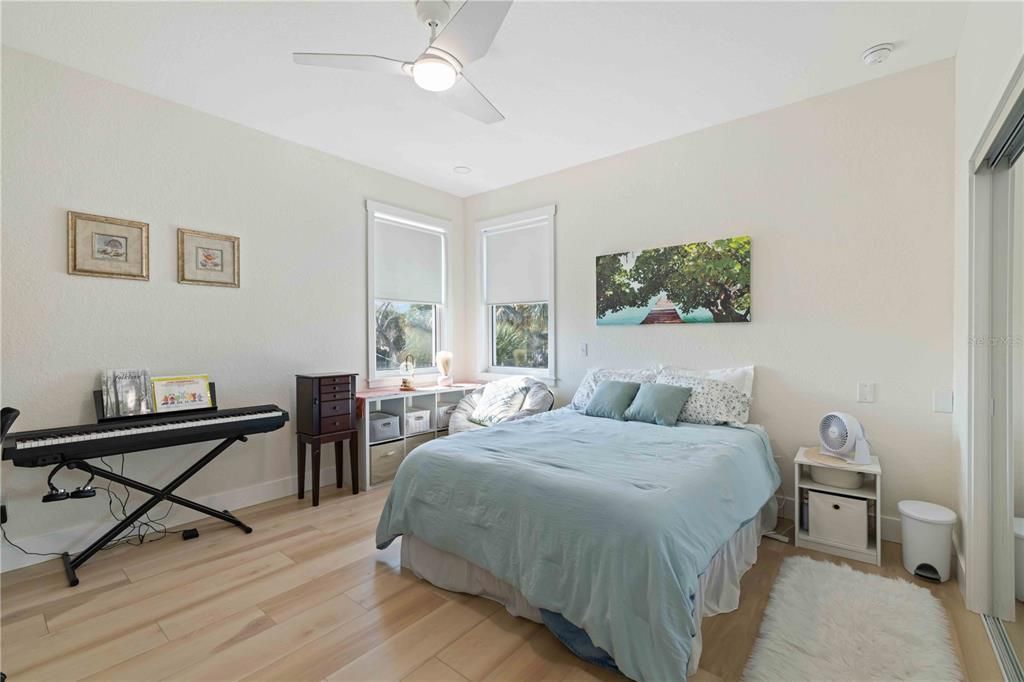 For Sale: $1,349,999 (3 beds, 3 baths, 1560 Square Feet)