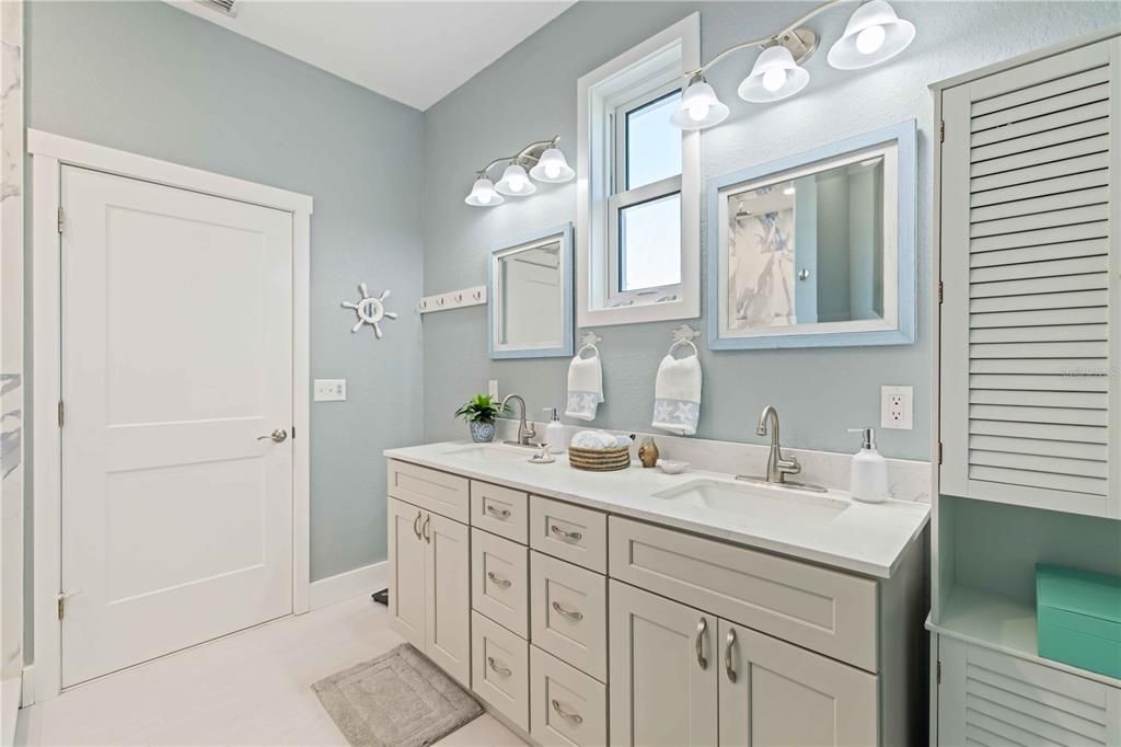 For Sale: $1,349,999 (3 beds, 3 baths, 1560 Square Feet)