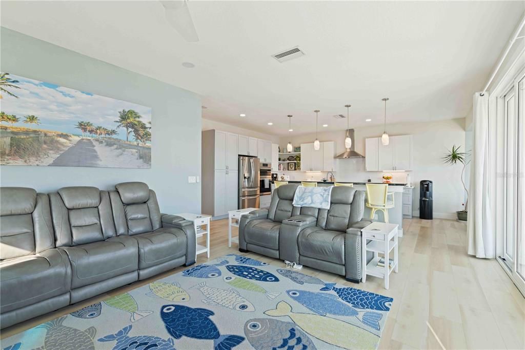 For Sale: $1,349,999 (3 beds, 3 baths, 1560 Square Feet)