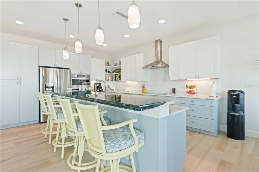 For Sale: $1,349,999 (3 beds, 3 baths, 1560 Square Feet)