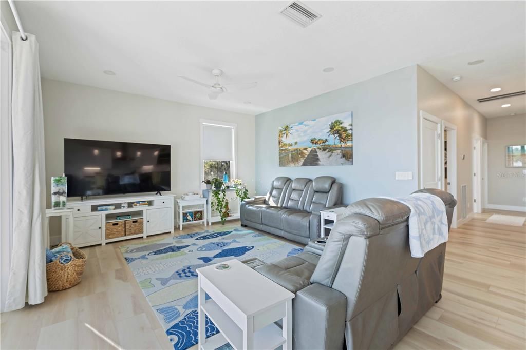 For Sale: $1,349,999 (3 beds, 3 baths, 1560 Square Feet)