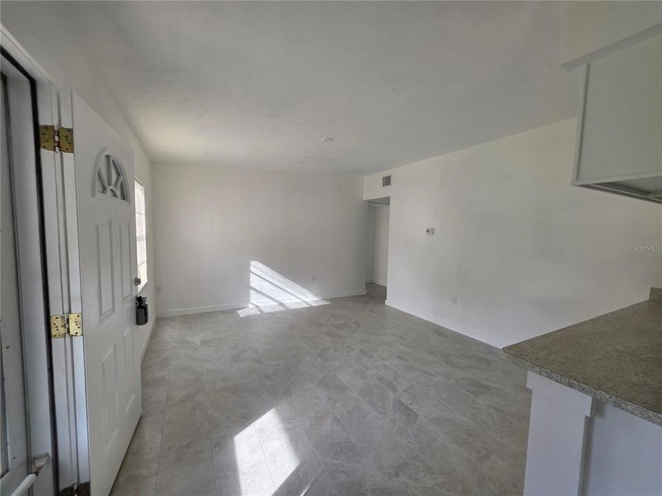 В аренду: $2,200 (3 спален, 1 ванн, 1424 Квадратных фут)