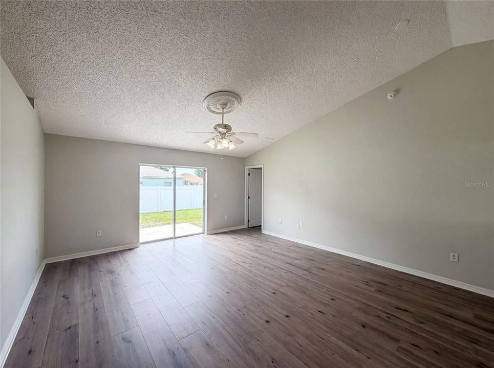 For Sale: $260,000 (4 beds, 2 baths, 1427 Square Feet)
