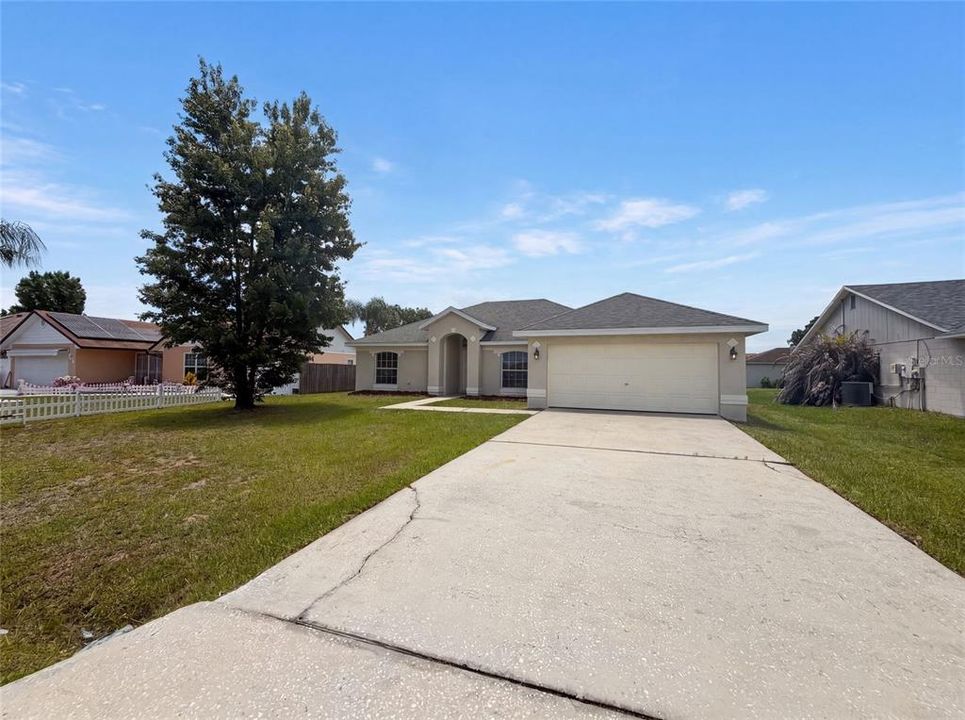 For Sale: $260,000 (4 beds, 2 baths, 1427 Square Feet)