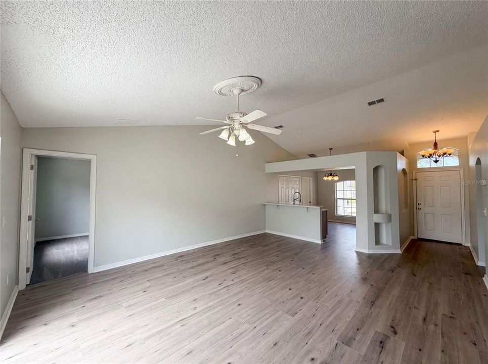 For Sale: $260,000 (4 beds, 2 baths, 1427 Square Feet)