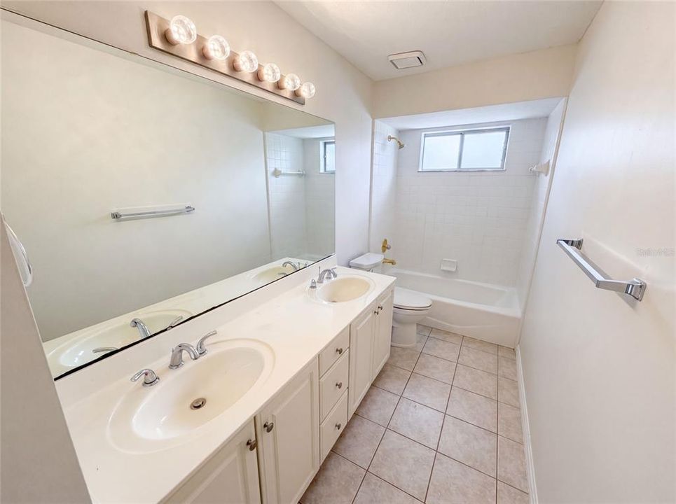 En Venta: $770,000 (5 camas, 3 baños, 3958 Pies cuadrados)