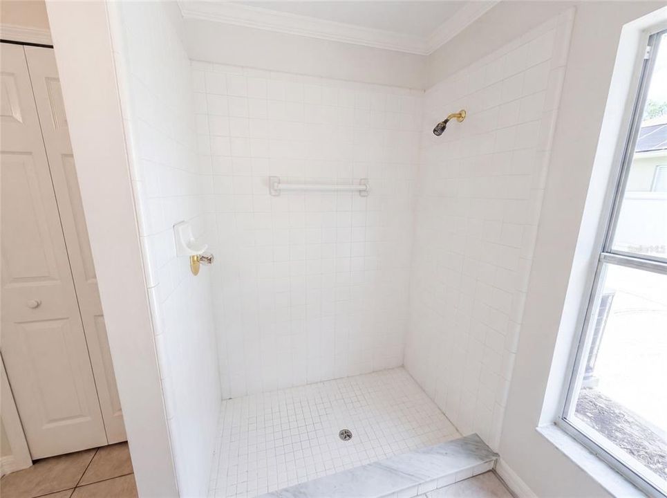En Venta: $770,000 (5 camas, 3 baños, 3958 Pies cuadrados)