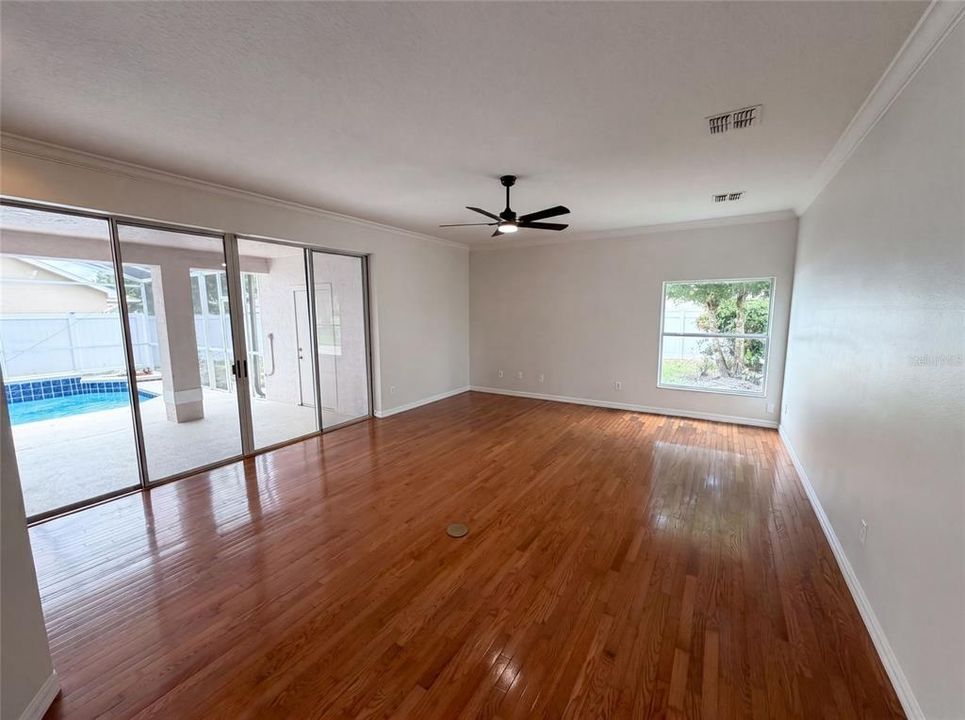 En Venta: $770,000 (5 camas, 3 baños, 3958 Pies cuadrados)