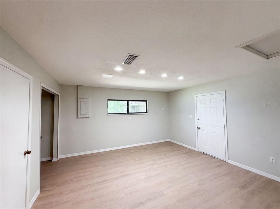 For Sale: $400,000 (3 beds, 2 baths, 2442 Square Feet)