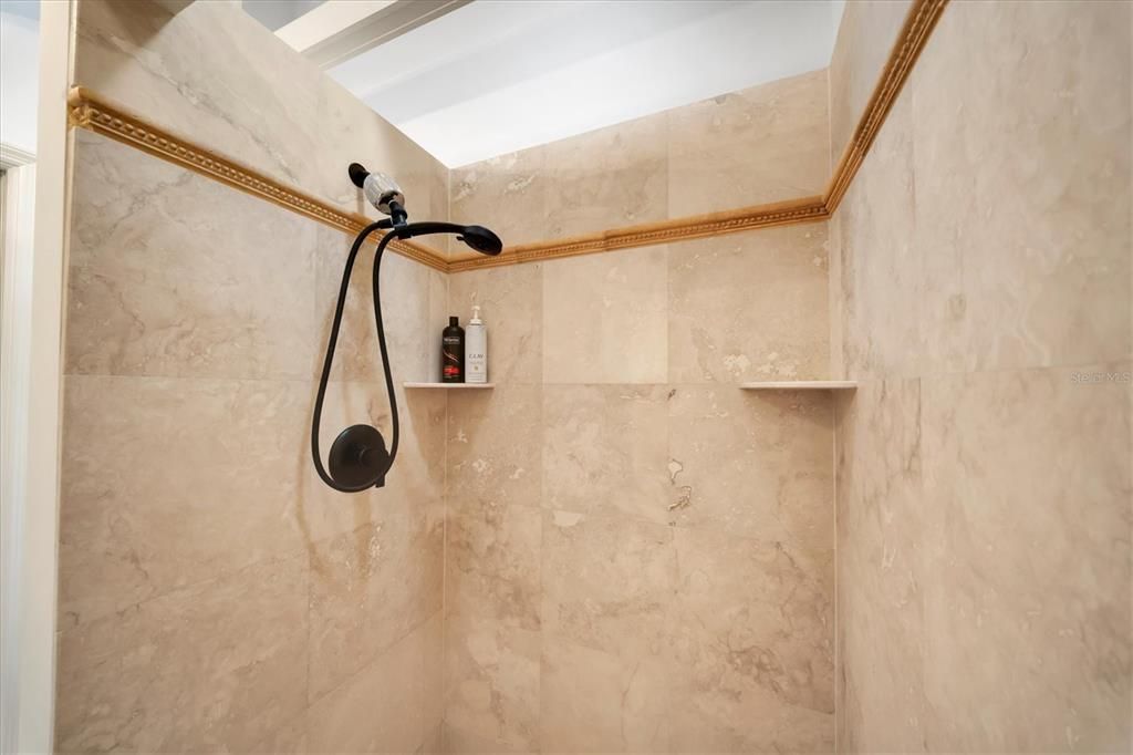 En Venta: $670,000 (4 camas, 3 baños, 2292 Pies cuadrados)