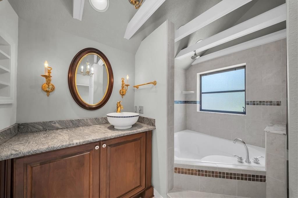 En Venta: $670,000 (4 camas, 3 baños, 2292 Pies cuadrados)
