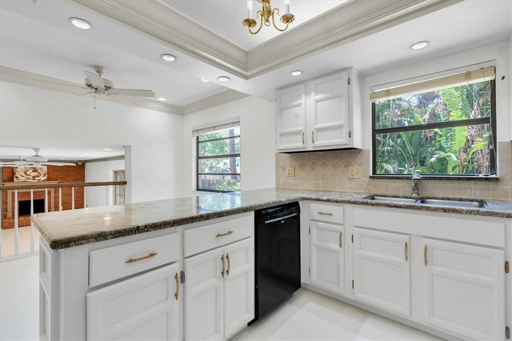 En Venta: $670,000 (4 camas, 3 baños, 2292 Pies cuadrados)