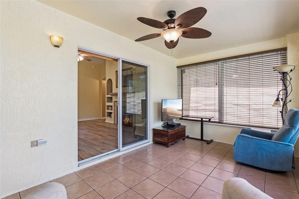 En Venta: $335,000 (3 camas, 2 baños, 1338 Pies cuadrados)
