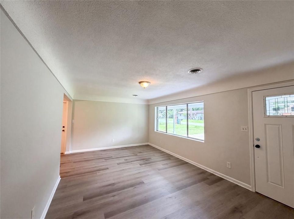 For Sale: $190,000 (3 beds, 2 baths, 1132 Square Feet)