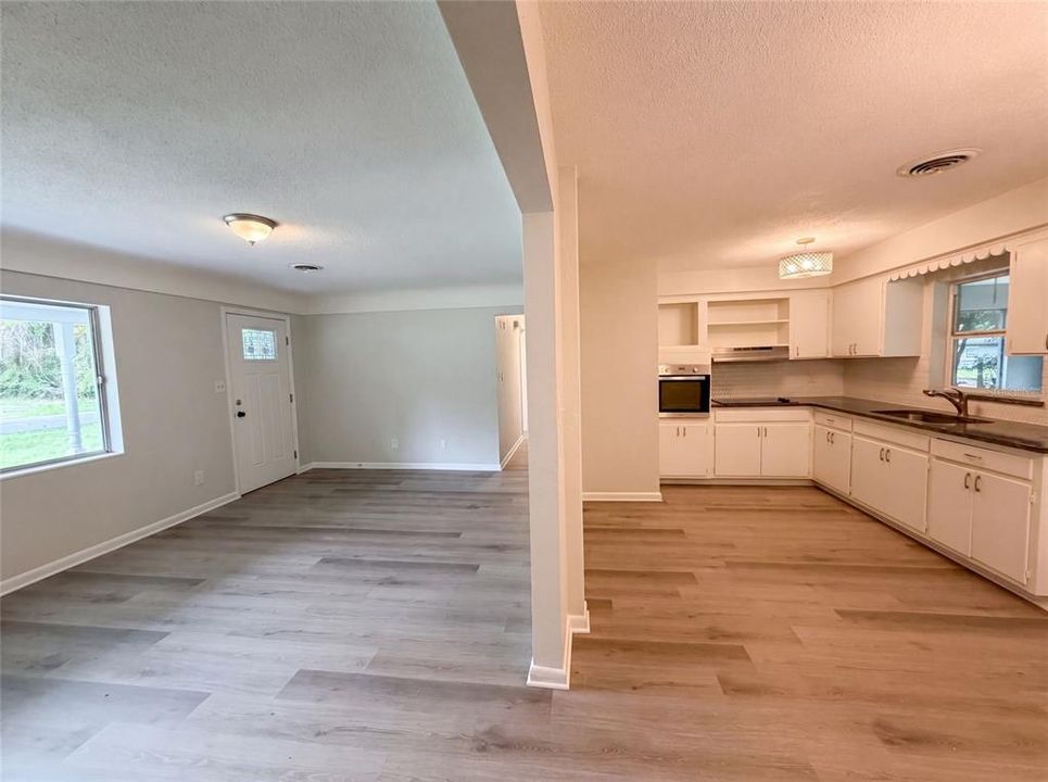 For Sale: $190,000 (3 beds, 2 baths, 1132 Square Feet)