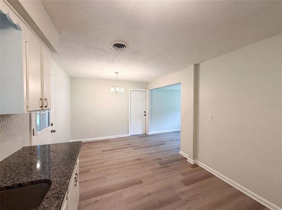 For Sale: $190,000 (3 beds, 2 baths, 1132 Square Feet)