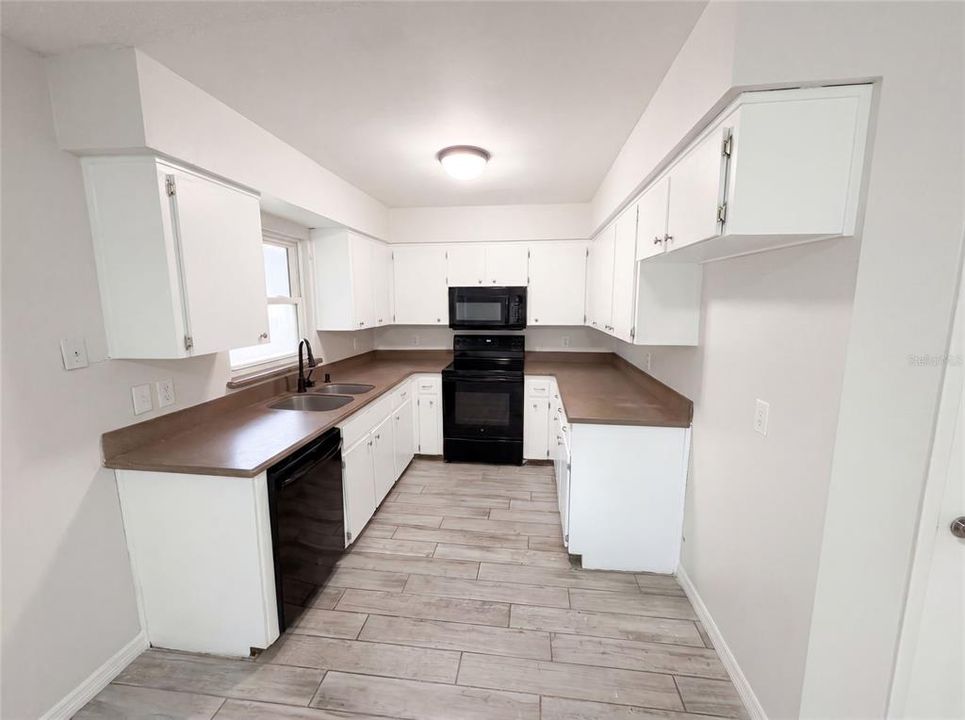 For Sale: $353,000 (4 beds, 2 baths, 1365 Square Feet)