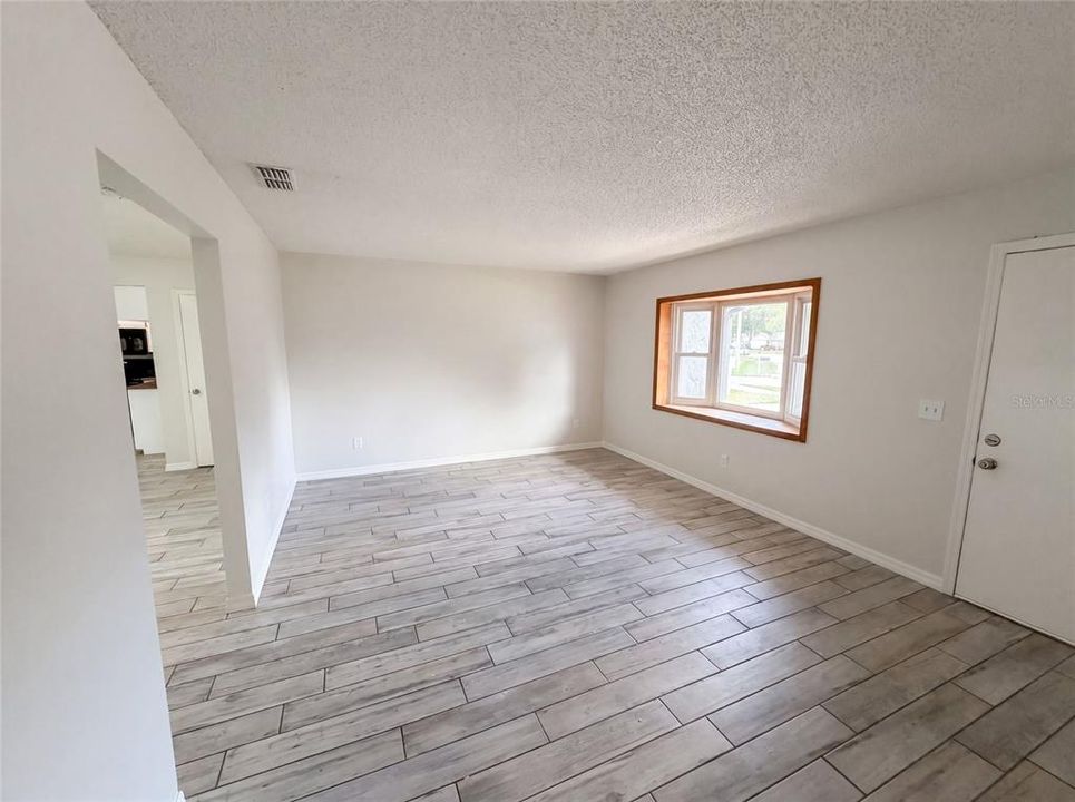 For Sale: $353,000 (4 beds, 2 baths, 1365 Square Feet)