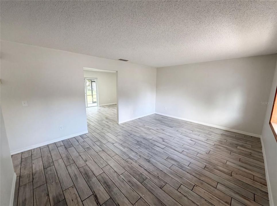 For Sale: $353,000 (4 beds, 2 baths, 1365 Square Feet)