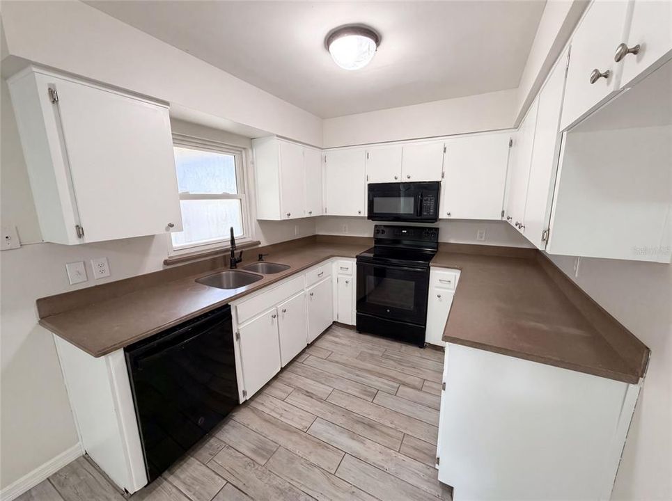 For Sale: $353,000 (4 beds, 2 baths, 1365 Square Feet)