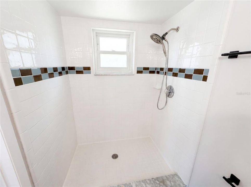 For Sale: $353,000 (4 beds, 2 baths, 1365 Square Feet)