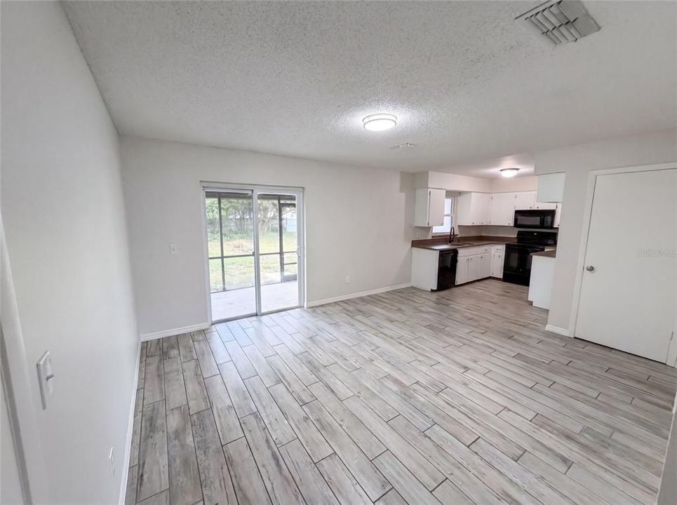 For Sale: $353,000 (4 beds, 2 baths, 1365 Square Feet)