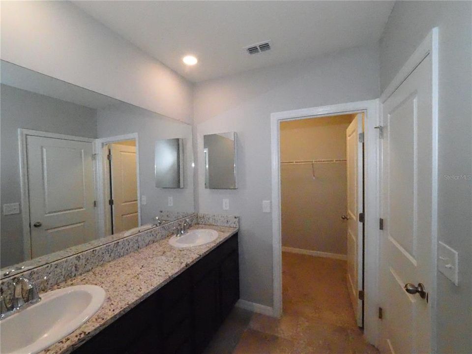 For Rent: $2,400 (3 beds, 2 baths, 1819 Square Feet)