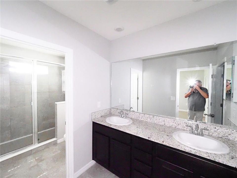 For Rent: $2,400 (3 beds, 2 baths, 1819 Square Feet)