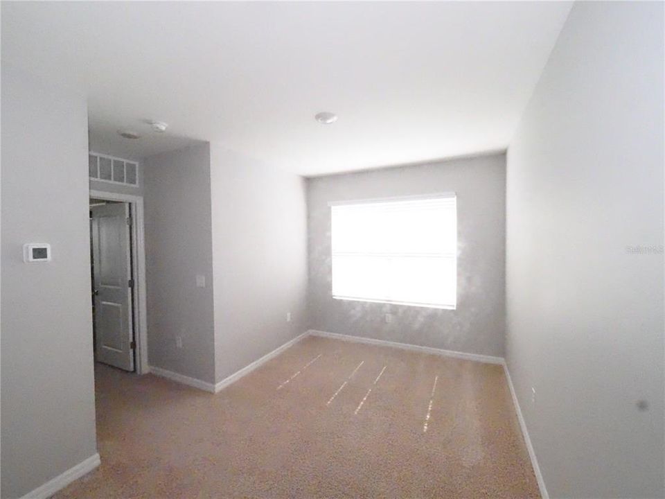For Rent: $2,400 (3 beds, 2 baths, 1819 Square Feet)