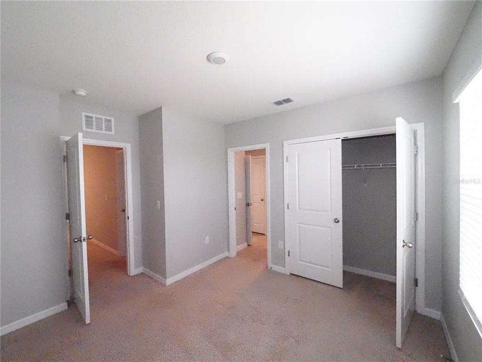 For Rent: $2,400 (3 beds, 2 baths, 1819 Square Feet)