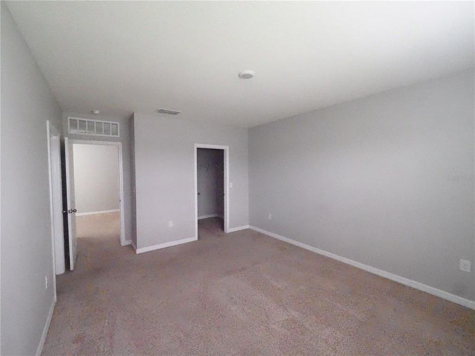 For Rent: $2,400 (3 beds, 2 baths, 1819 Square Feet)
