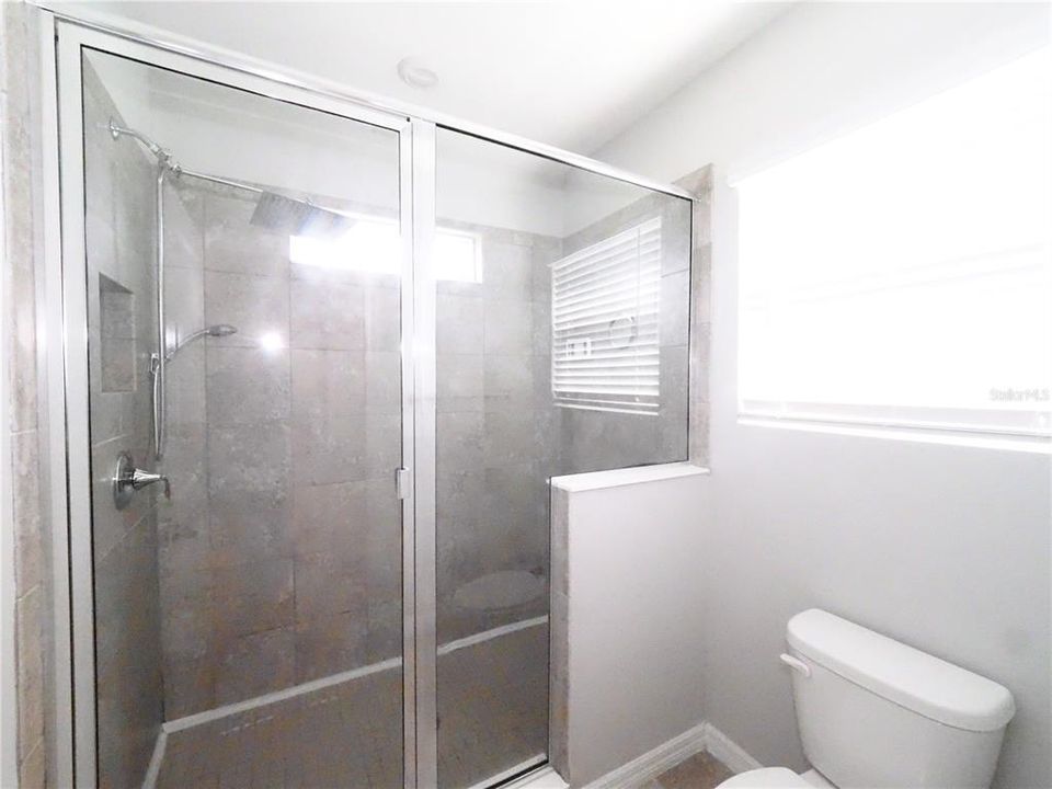 For Rent: $2,400 (3 beds, 2 baths, 1819 Square Feet)