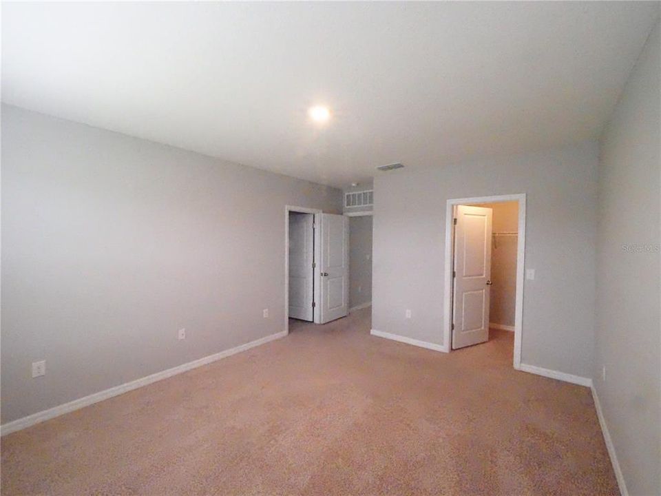 For Rent: $2,400 (3 beds, 2 baths, 1819 Square Feet)