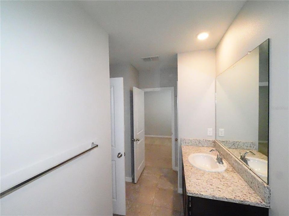 For Rent: $2,400 (3 beds, 2 baths, 1819 Square Feet)