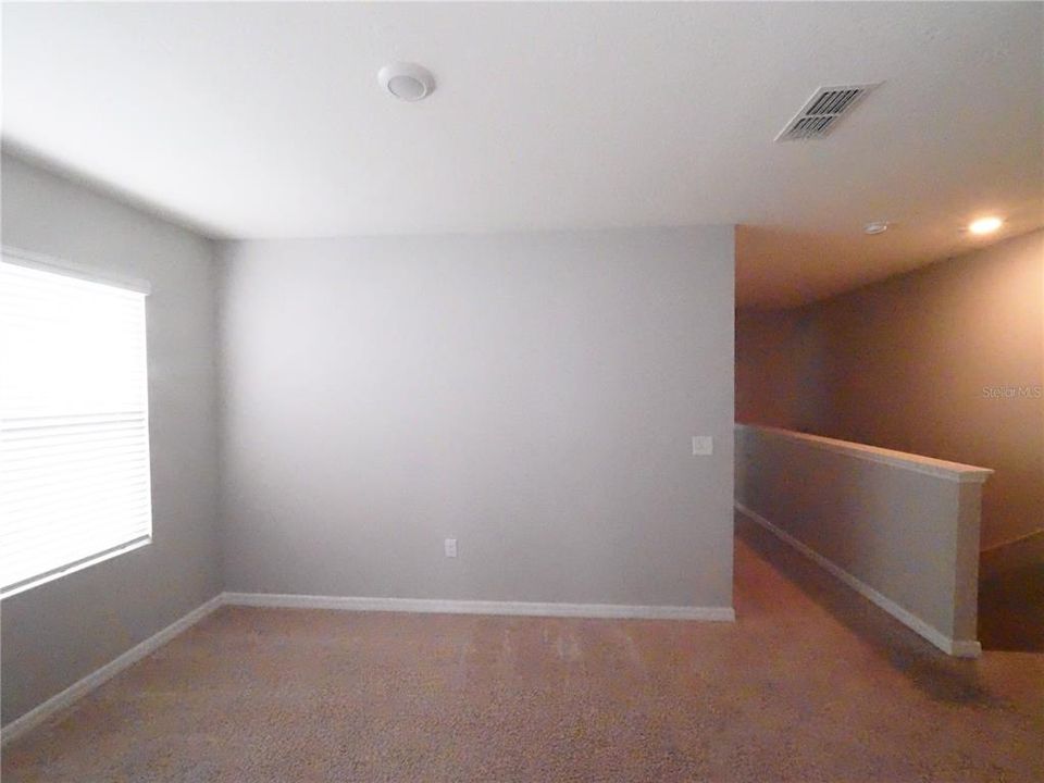 For Rent: $2,400 (3 beds, 2 baths, 1819 Square Feet)