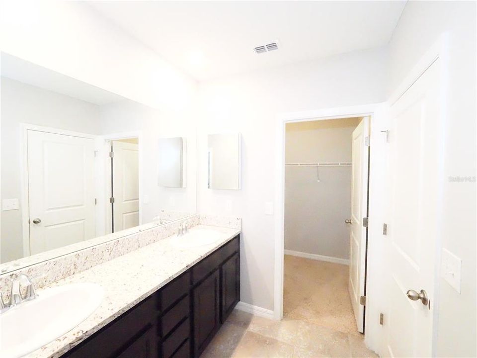 For Rent: $2,400 (3 beds, 2 baths, 1819 Square Feet)