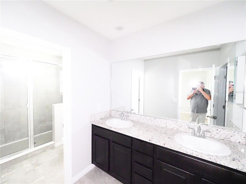 For Rent: $2,400 (3 beds, 2 baths, 1819 Square Feet)