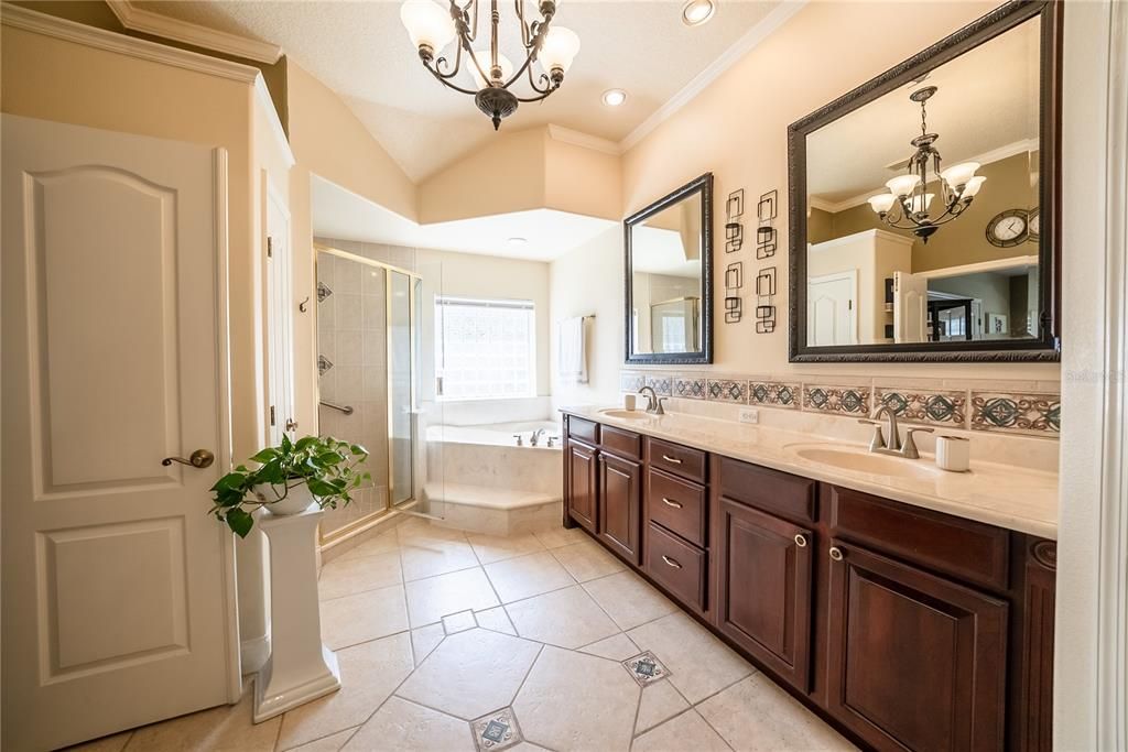 For Sale: $424,900 (3 beds, 2 baths, 1937 Square Feet)