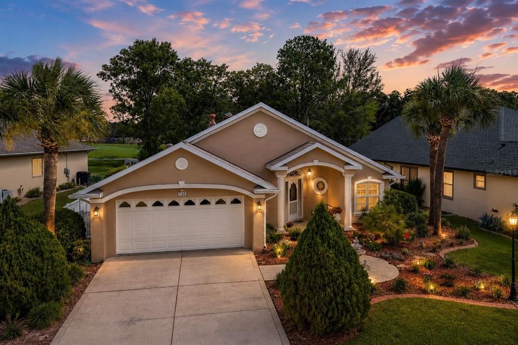 For Sale: $424,900 (3 beds, 2 baths, 1937 Square Feet)