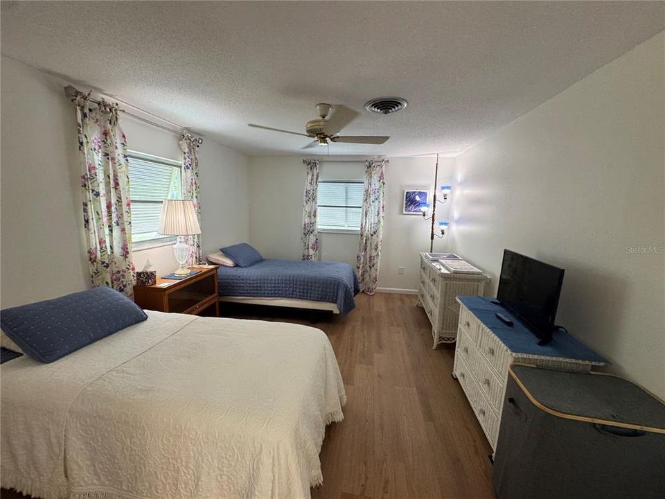 For Sale: $269,900 (3 beds, 2 baths, 1392 Square Feet)