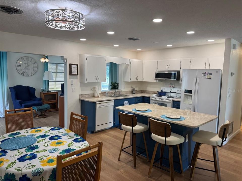 For Sale: $269,900 (3 beds, 2 baths, 1392 Square Feet)
