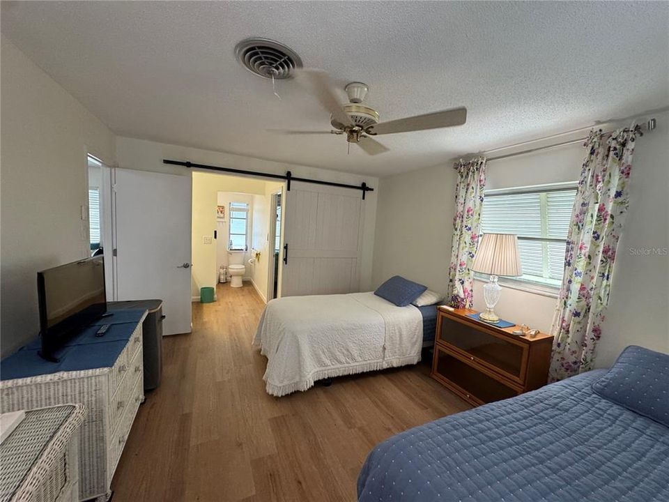 For Sale: $269,900 (3 beds, 2 baths, 1392 Square Feet)