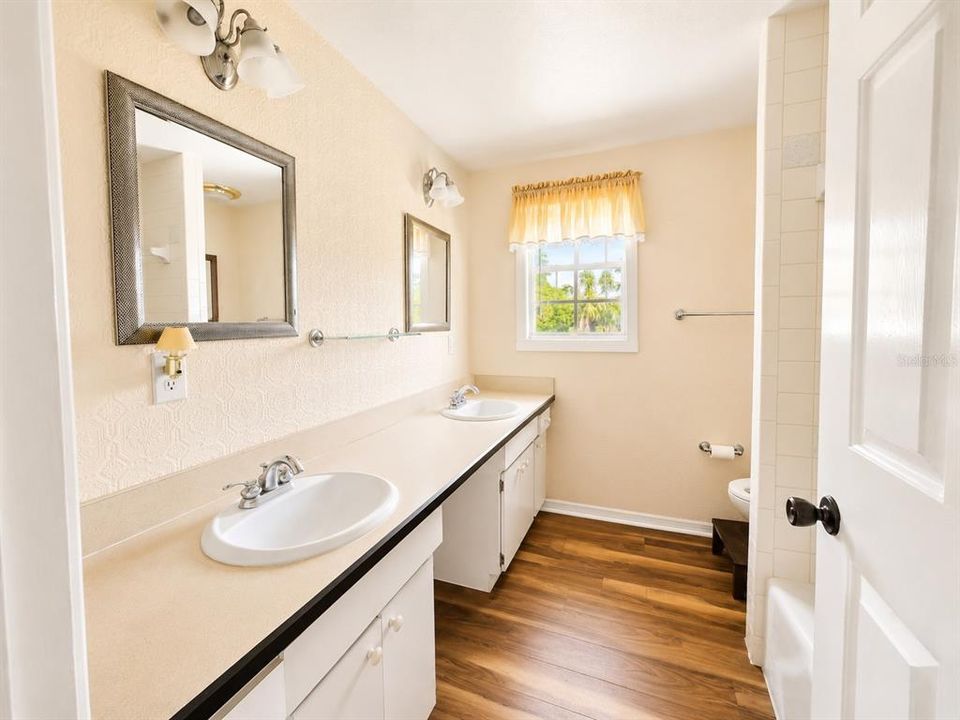 For Rent: $2,700 (4 beds, 2 baths, 2356 Square Feet)