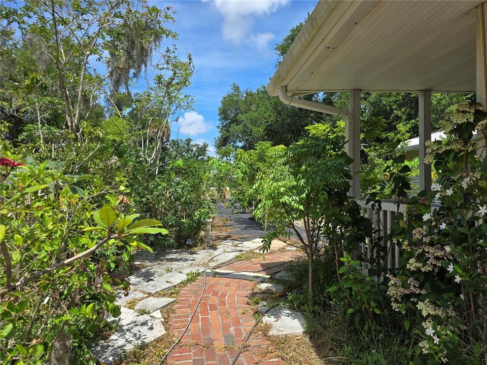 For Rent: $2,700 (4 beds, 2 baths, 2356 Square Feet)