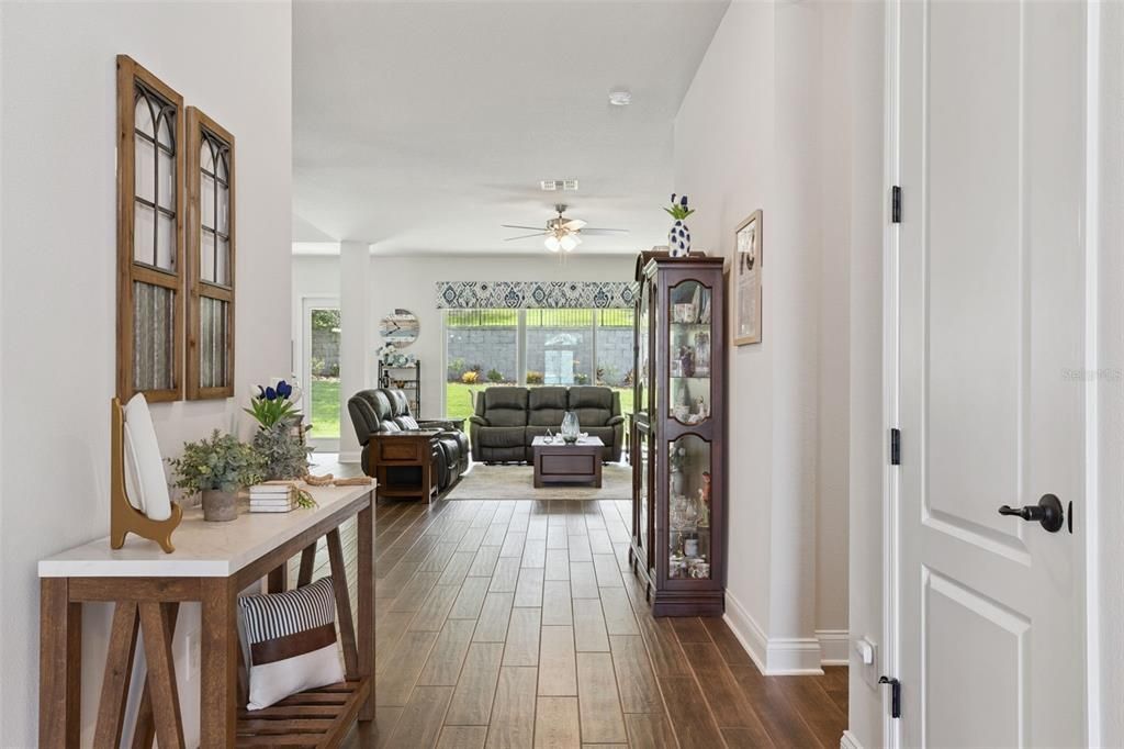 En Venta: $699,000 (4 camas, 3 baños, 3229 Pies cuadrados)