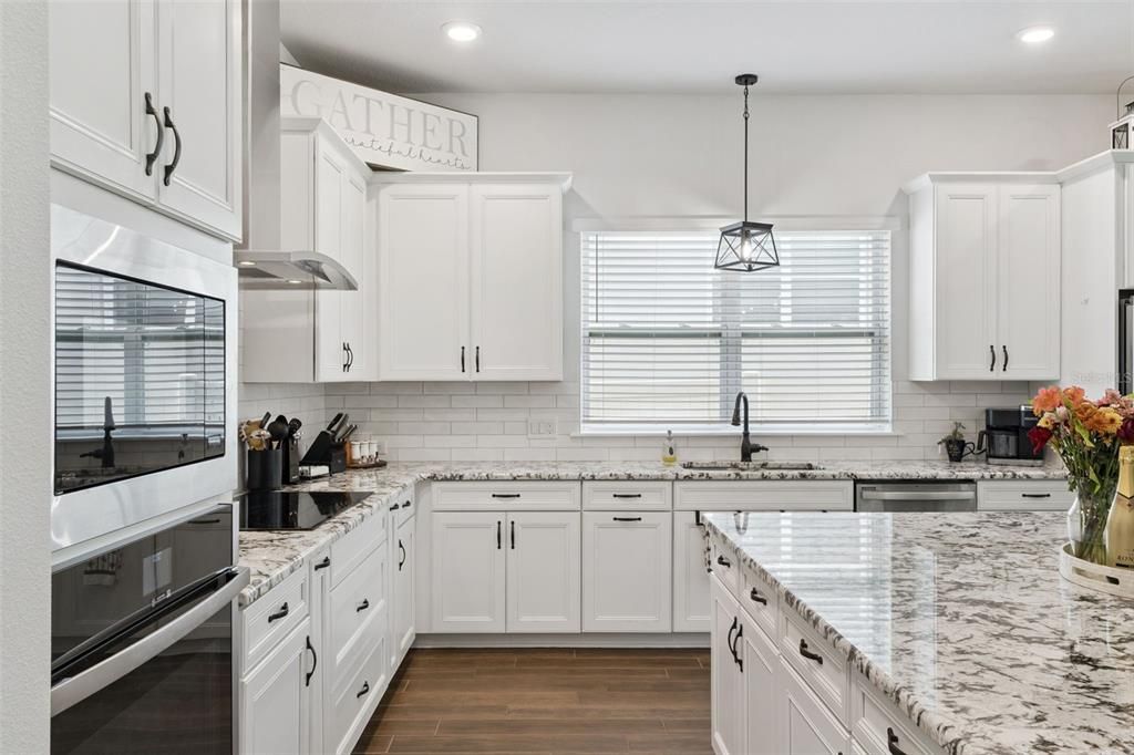 En Venta: $699,000 (4 camas, 3 baños, 3229 Pies cuadrados)