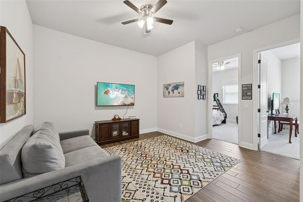 En Venta: $699,000 (4 camas, 3 baños, 3229 Pies cuadrados)