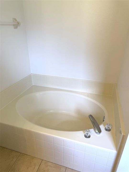 For Sale: $285,000 (3 beds, 2 baths, 1427 Square Feet)