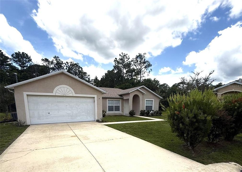 For Sale: $285,000 (3 beds, 2 baths, 1427 Square Feet)